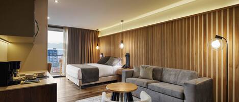 Suite panorámica, balcón | Restaurante