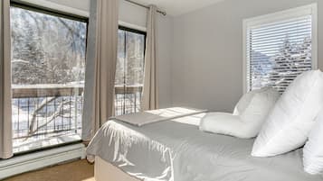 Condo, 3 habitaciones | 3 habitaciones, espacio para trabajar con laptop y wifi gratis