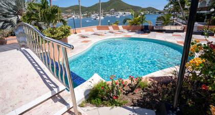 Spacious Simpsonbay Yachtclub apartment with pool