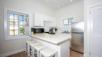 House, 1 Bedroom | Private kitchen | Fridge, oven, coffee/tea maker, toaster