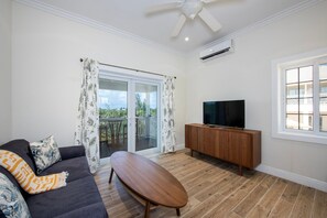 House, 1 Bedroom | Living area - Simple Life Cottage 1 Bedroom Cottage (North Palmetto Point)