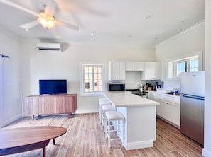 House, 1 Bedroom | Private kitchen | Fridge, oven, coffee/tea maker, toaster