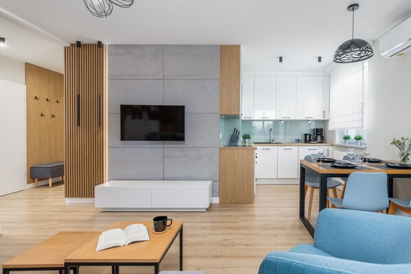 Dishwasher, coffee/tea maker, cookware/dishes/utensils