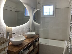 Douche, sèche-cheveux