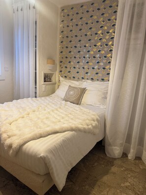 2 habitaciones, escritorio, tabla de planchar con plancha y wifi gratis 