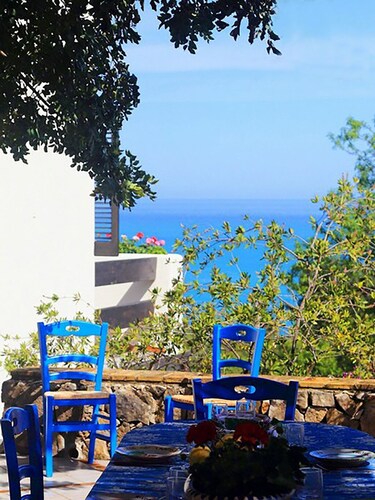 Villa with swimming pool with spectacular sea views and Mediterranean vegetation