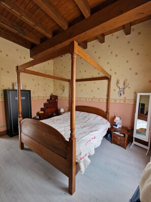 4 bedrooms - Perigordian-style house Large open spaces Large swimming pool (BOISSE)