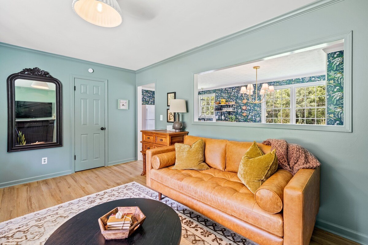 Photo 3 of The Rabbit Hole - cozy retreat in downtown Travelers Rest.