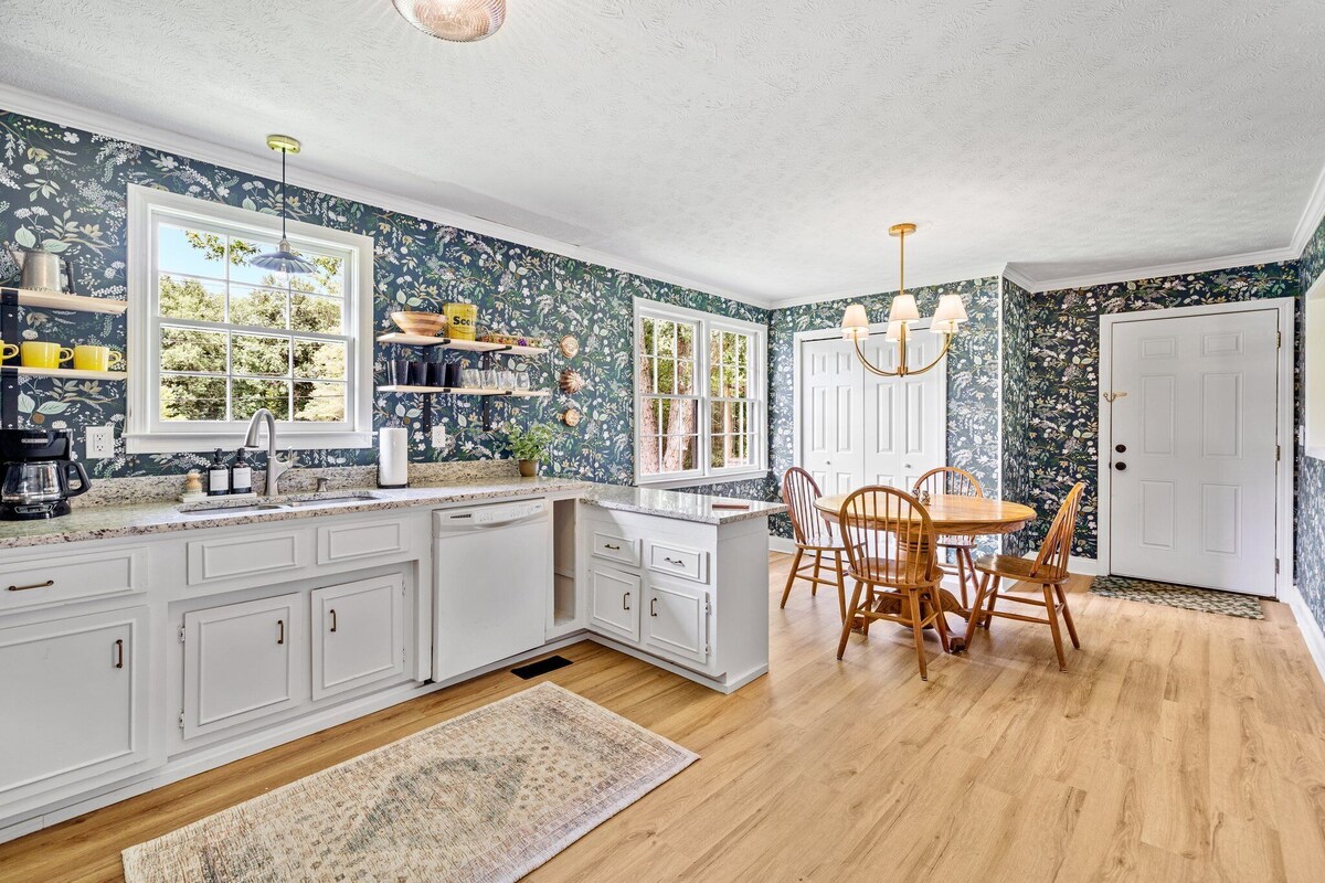 Photo 8 of The Rabbit Hole - cozy retreat in downtown Travelers Rest.