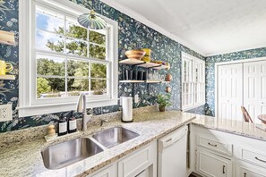 Réfrigérateur, four, plaque de cuisson, lave-vaisselle