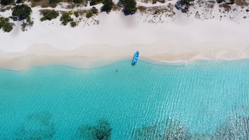 Beach nearby, sun-loungers, beach towels