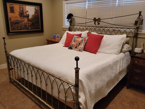 3 bedrooms, iron/ironing board, free WiFi, bed sheets