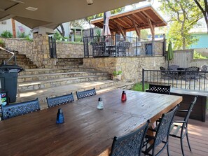 Outdoor dining - Juniper View 🖼️ Serene Cove 🎣 🛶 🏊🏼‍♂️ Deepwater Dock For Your Boats 🚤 (Graford)