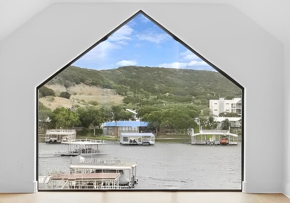 Interior - Juniper View 🖼️ Serene Cove 🎣 🛶 🏊🏼‍♂️ Deepwater Dock For Your Boats 🚤 (Graford)