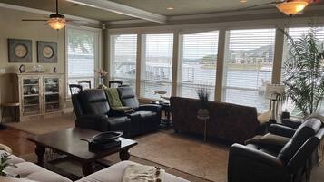 Smart TV, reproductor de DVD y libros