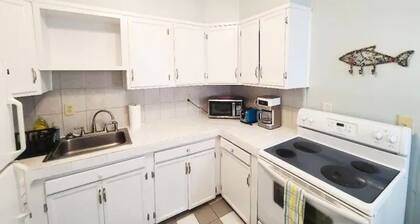 Spacious 4BD. Sleeps 10. only a 7 minute walk to the beach