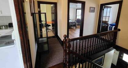Large 3BD Apt Sleeps 9 Beach 7 min walk. Pets OK
