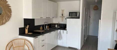 雪櫃、微波爐、爐具、洗碗機