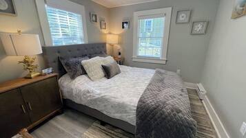 1 chambre, fer et planche à repasser, draps fournis