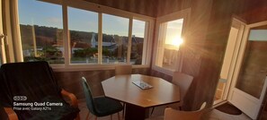 Dining - Seaside house 2 min walk, quiet (Cléden-Cap-Sizun)