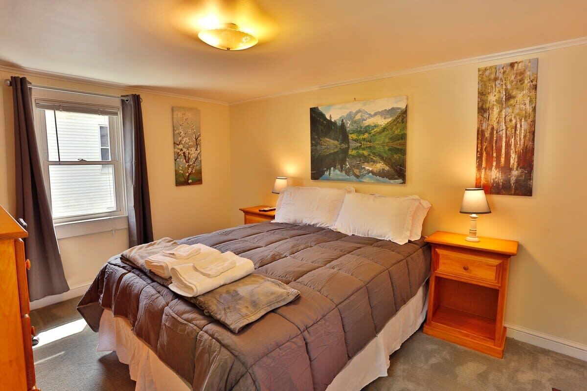 4 Schlafzimmer, Schreibtisch, Bügeleisen/Bügelbrett, WLAN