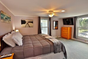 4 bedrooms, desk, iron/ironing board, travel crib - The Bullpen - All Star Baseball Rentals (Oneonta)