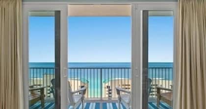 “Just Breathe”It’s all about the view & location! Sleeps 7