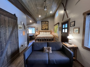 Smart TV - Madam Womans Inn Old West Hotel Cabin Glacier NP (Columbia Falls)
