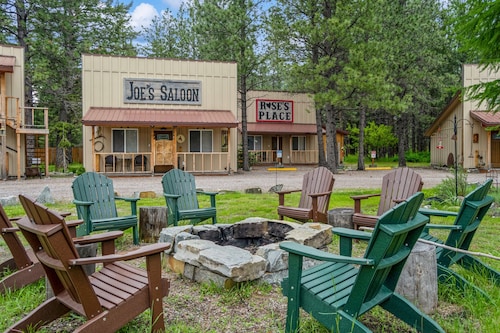 Jailhouse Cabin Old West Stay Do Time Near Glacier