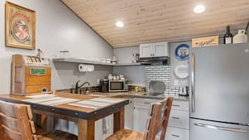 Fridge, microwave, stovetop, coffee/tea maker
