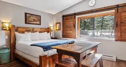 Kims Old West Escape Private Hot Tub by Glacier NP