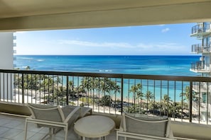 Property grounds - Aston Waikiki Beach Tower: 2 Br with Ocean Views and Full Kitchen (Honolulu)