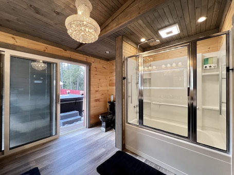 Shower, hair dryer, towels, soap. Copper Kettle Lodge in Cook Forest by Tranquility Retreats