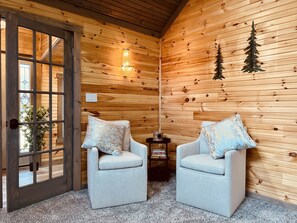 Interior - Copper Kettle Lodge in Cook Forest by Tranquility Retreats (Sigel)