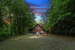 Exterior - 2PM Check In! 5min drive to Downtown Blue Ridge! Hot Tub! Modern/Rustic Cabin! (Blue Ridge)
