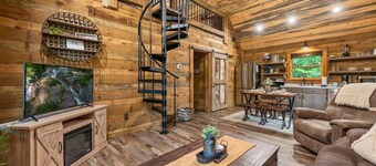 2PM Check In! 5min drive to Downtown Blue Ridge! Hot Tub! Modern/Rustic Cabin!