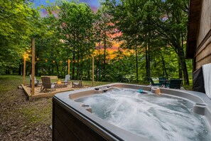 Terrace/patio - 2PM Check In! 5min drive to Downtown Blue Ridge! Hot Tub! Modern/Rustic Cabin! (Blue Ridge)