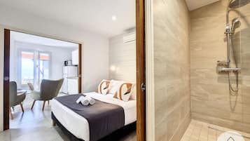 Iron/ironing board, free WiFi, bed sheets