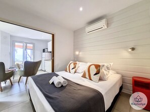 Fer et planche à repasser, Wi-Fi gratuit, draps fournis