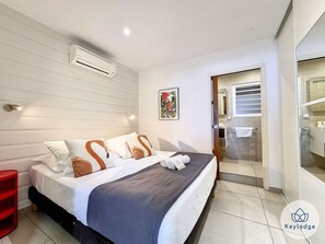 Iron/ironing board, free WiFi, bed sheets