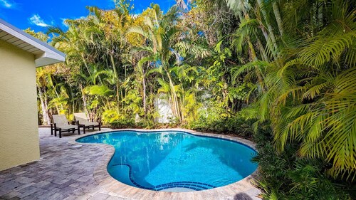 Starfish Cottage: 1 Block to the Beach! Heated Pool, 4 King Beds by Anna Maria Life Vacation Rentals