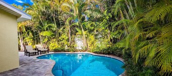 Starfish Cottage: 1 Block to the Beach! Heated Pool, 4 King Beds by Anna Maria Life Vacation Rentals