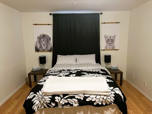 4 Schlafzimmer, Schreibtisch, Bügeleisen/Bügelbrett, Reisekinderbett