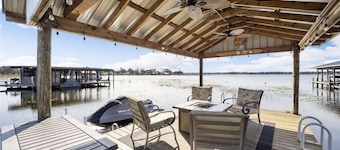 Beautiful Sunsets with Pool & Dock on Lake Weir 