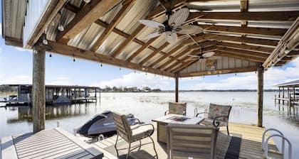 Beautiful Sunsets with Pool & Dock on Lake Weir