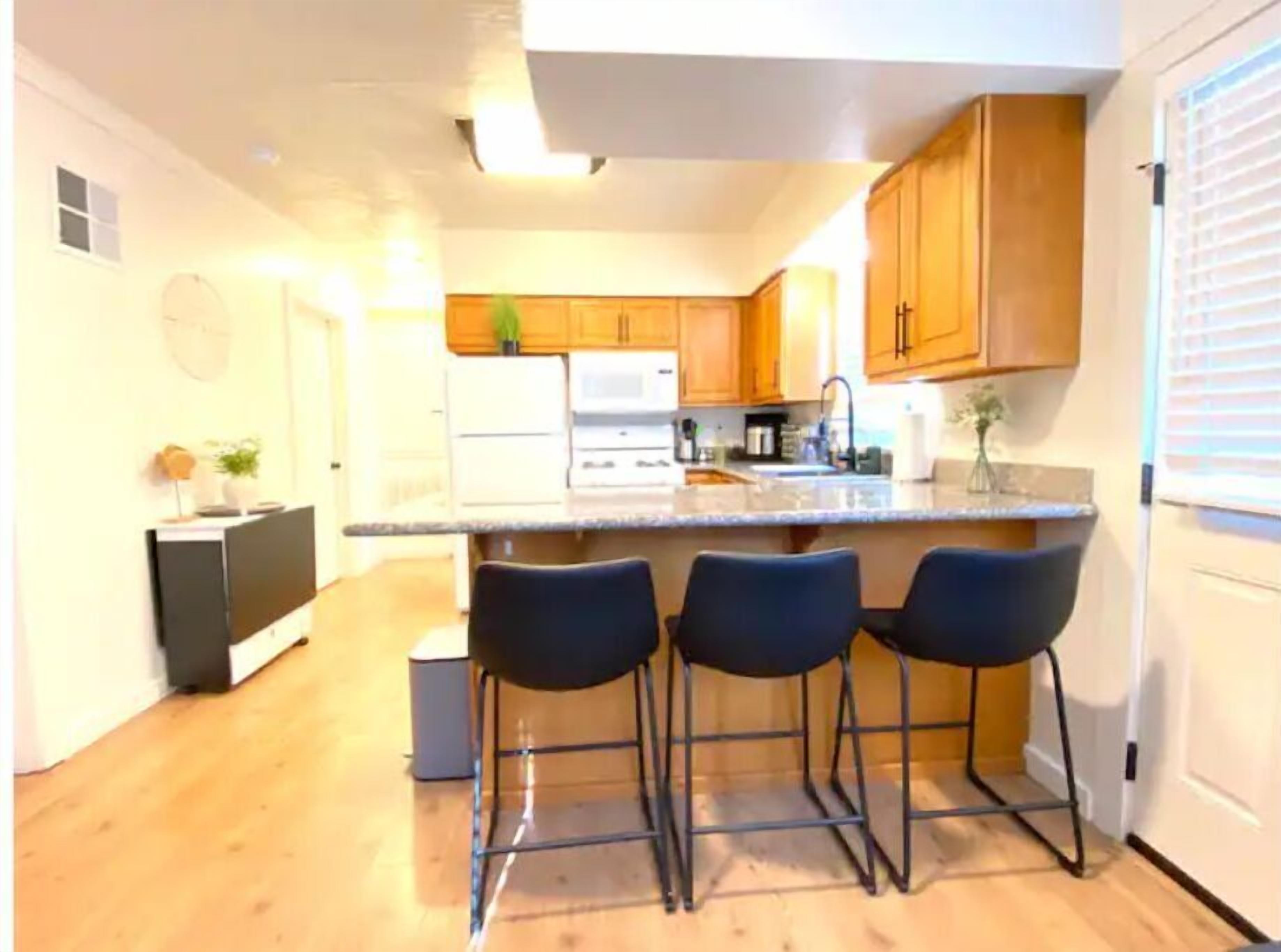 冰箱、微波炉、烤箱、炉灶