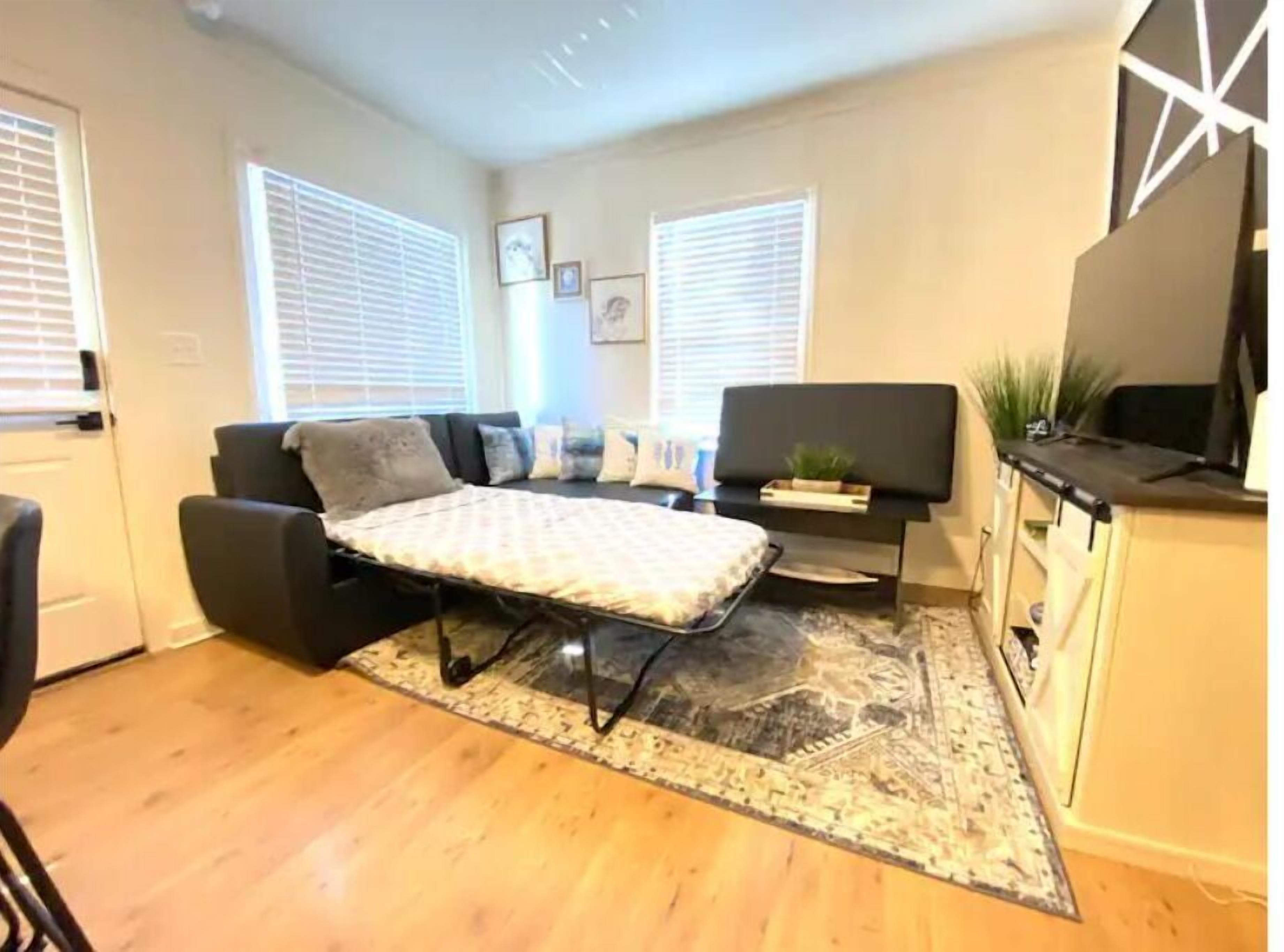 2 bedrooms, desk, iron/ironing board, travel crib