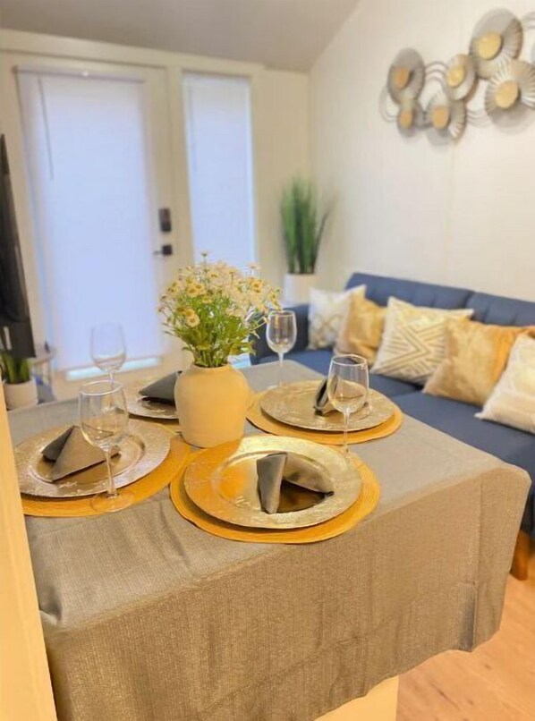 Interior - Sky in Portland Studio-Apartment across from OHSU (Portland)