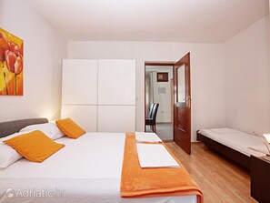 1 quarto, ferros/tábuas de passar roupa, acesso à internet