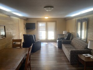 Fernseher, Kamin, Arbeitsbereiche